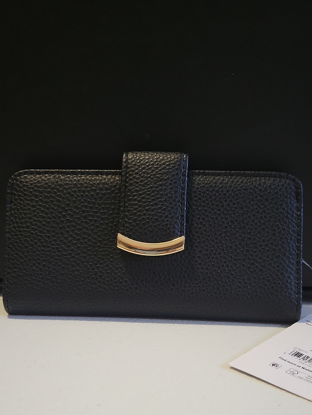 Elegant Black Leather Wallet with Gold Accent. T24